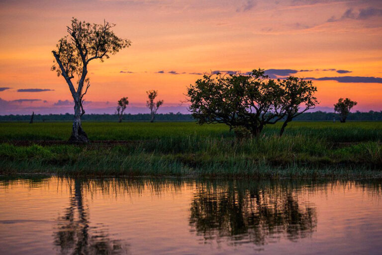 Magischer Sonnenuntergang am Mary River