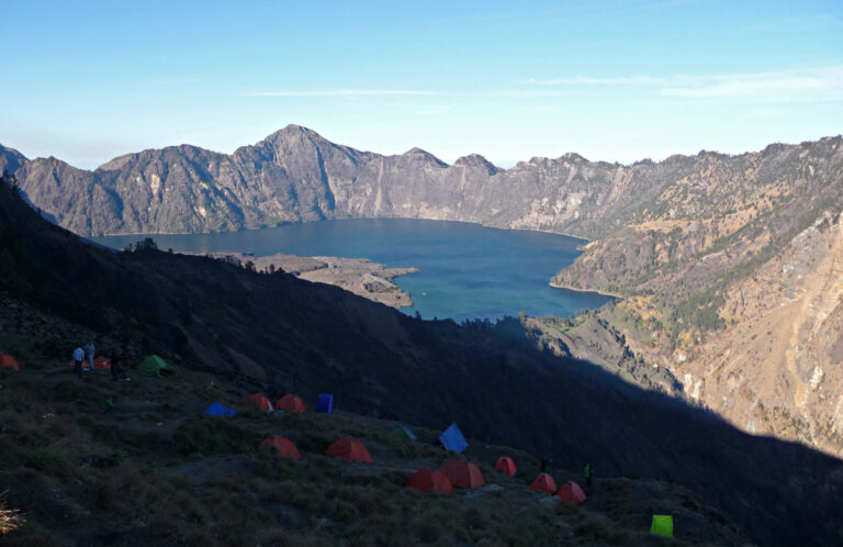 Abstieg zum Kratersee