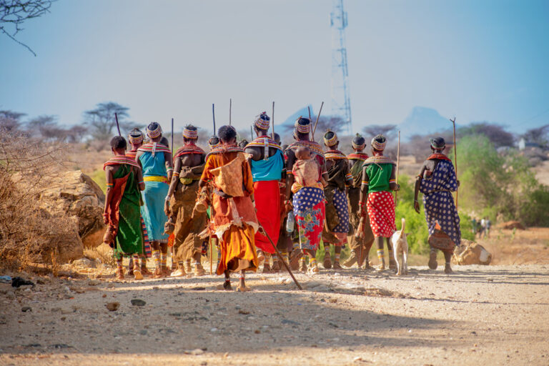 Traditionell bunt gekleidete Samburu