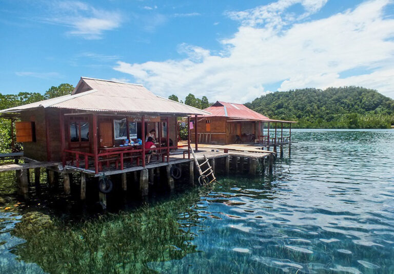 Von den Tumbak Island Cottages direkt ins Schnorchelerlebnis abtauchen