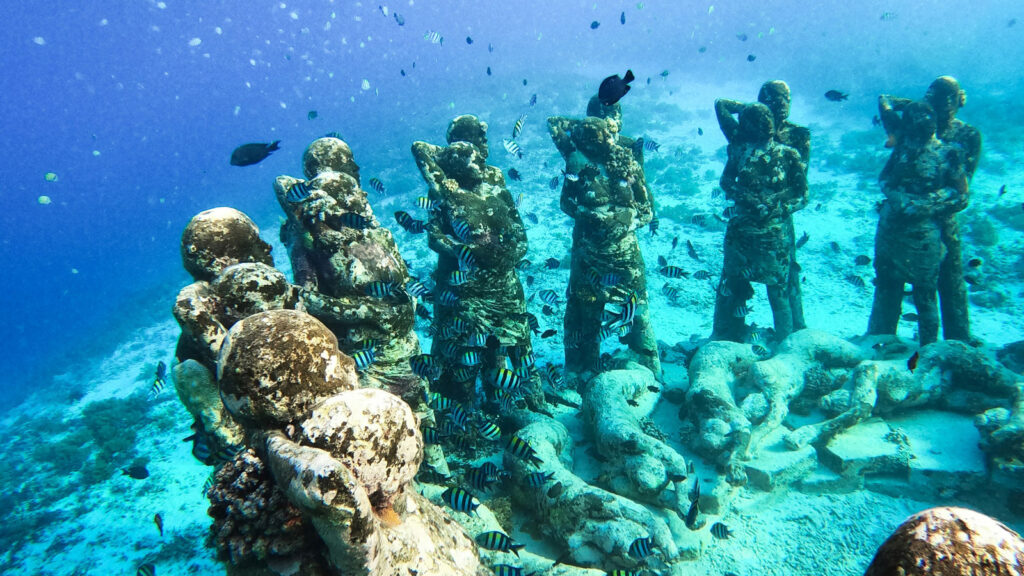 Statuen auf dem Meeresgrund