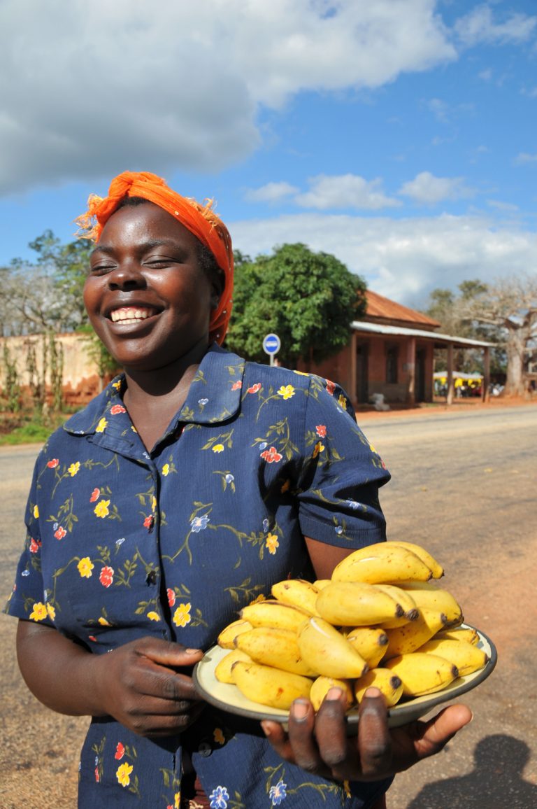 Bananas, bananas! Bananenverkäuferin in Mosambik