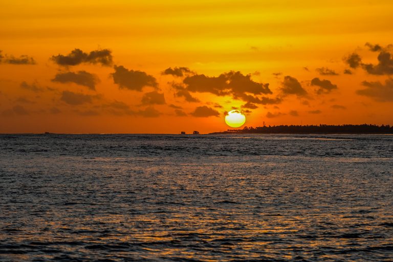 Sonnenuntergang auf dem Meer erleben