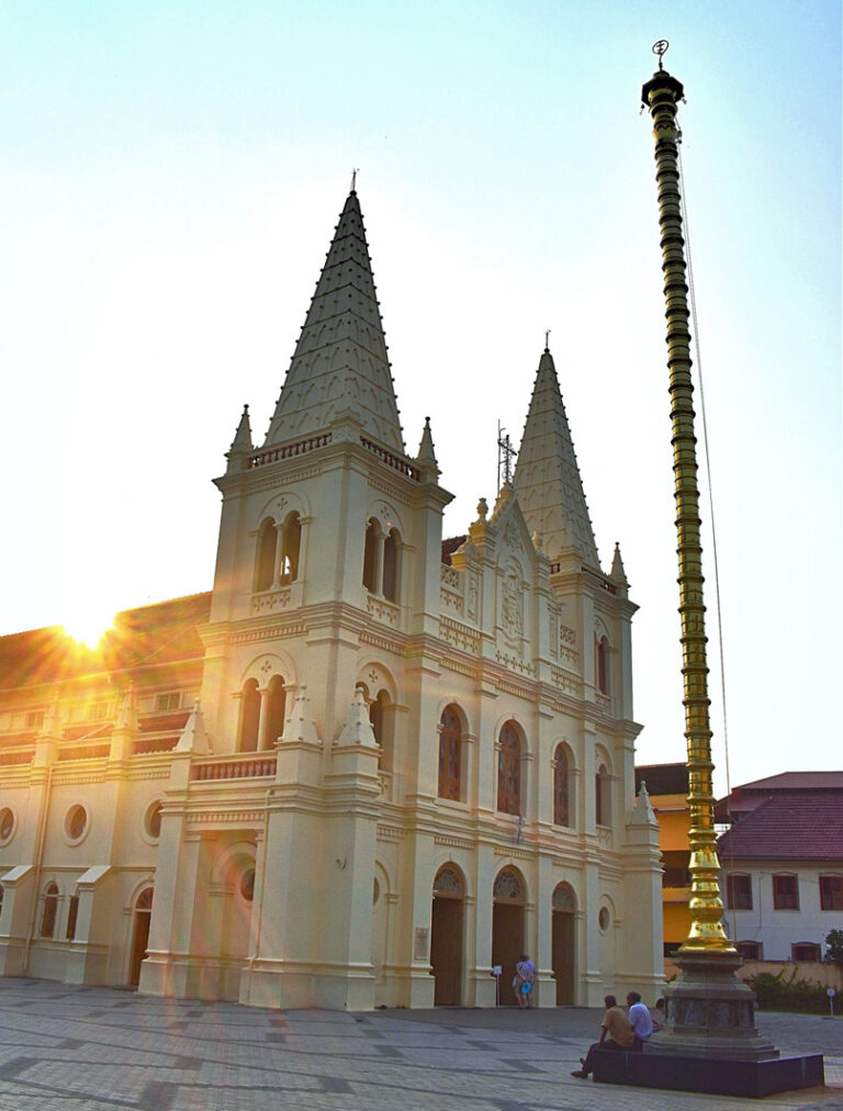 Die Kathedralbasilika Santa Cruz in Kochi