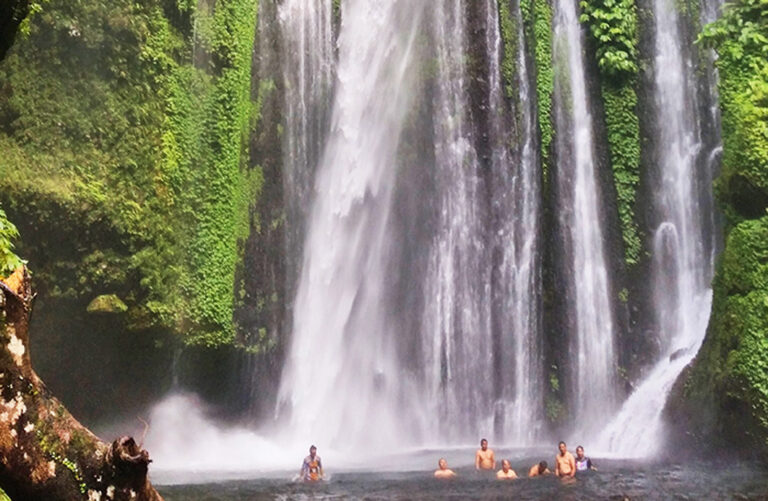 Abkühlen am Wasserfall