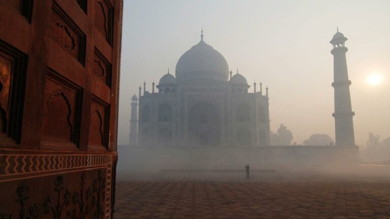 Den Sonnenaufgang über dem Taj Mahal erleben