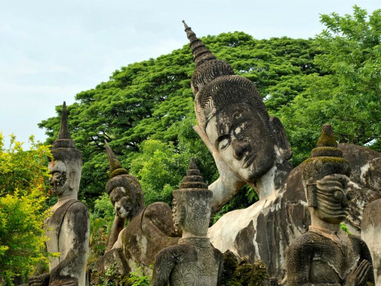 Imposante Buddha-Statuen