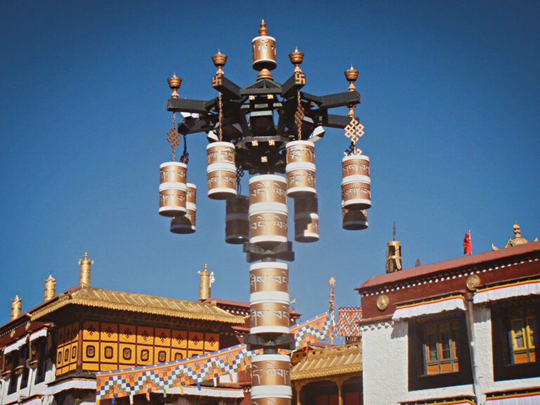 Traditionelle Straßenlaterne in Tibet