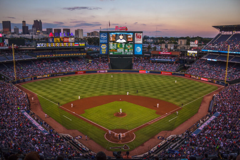 Die Atmosphäre eines Baseballspiels erleben