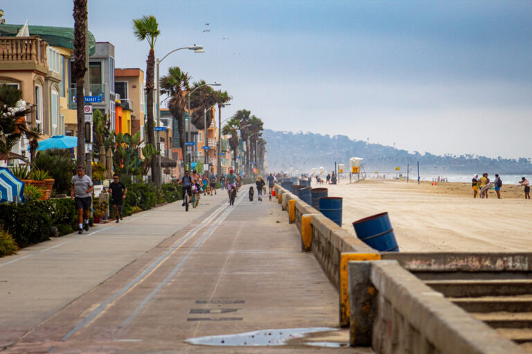 Die Promenade von Mission Beach