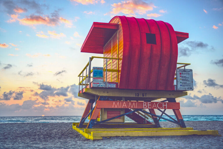 Sonnenaufgang am Strand von Miami