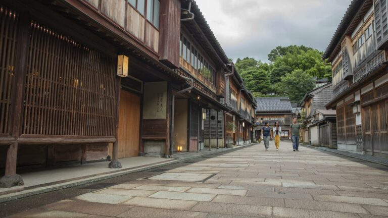 Unterwegs im Higashi Chaya Geisha Bezirks in Kanazawa