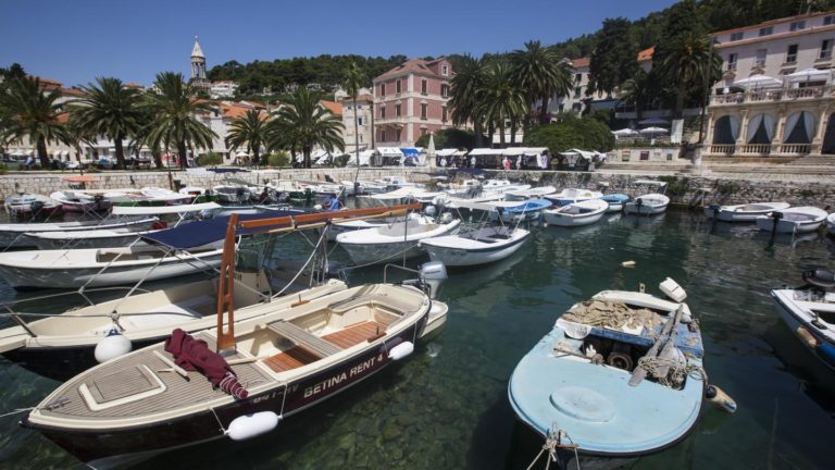 Der Hafen von Hvar