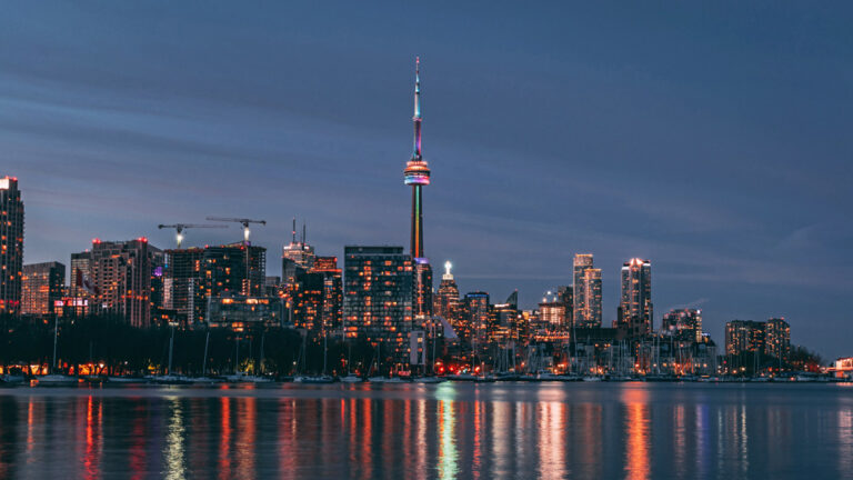 Der CN Tower thront über Torontos Skyline