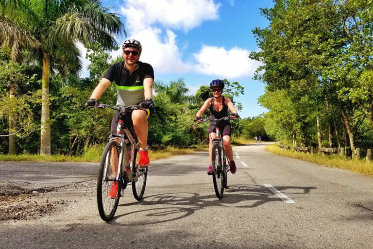 Mit dem Fahrrad durch tolle Landschaft