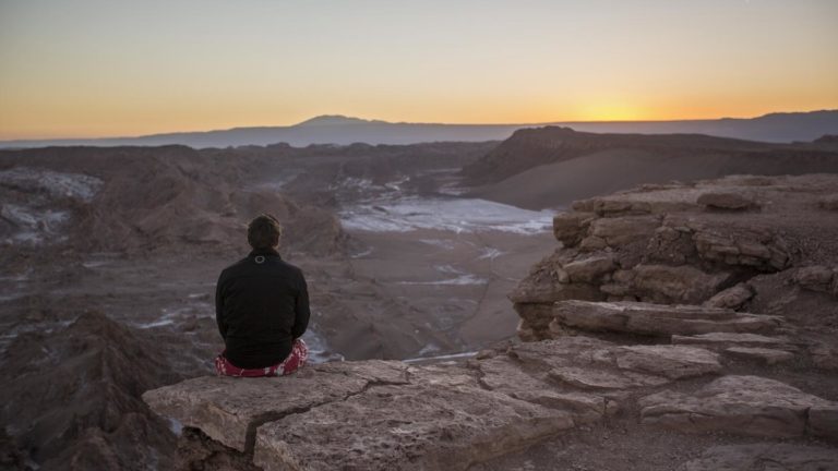 Den Sonnenuntergang im Tal des Mondes genießen