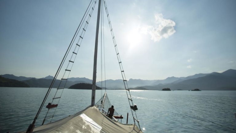 Brasiliens paradiesische Küste vom Wasser aus entdecken