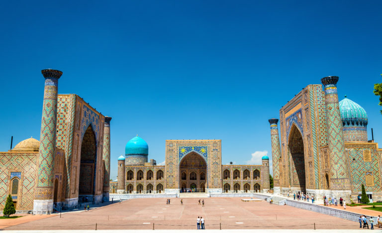 Der atemberaubende Registan Platz in Smarkand