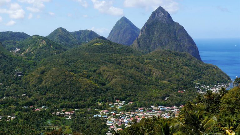 Vulkankegel auf St. Lucia - Gros Piton und Petit Piton