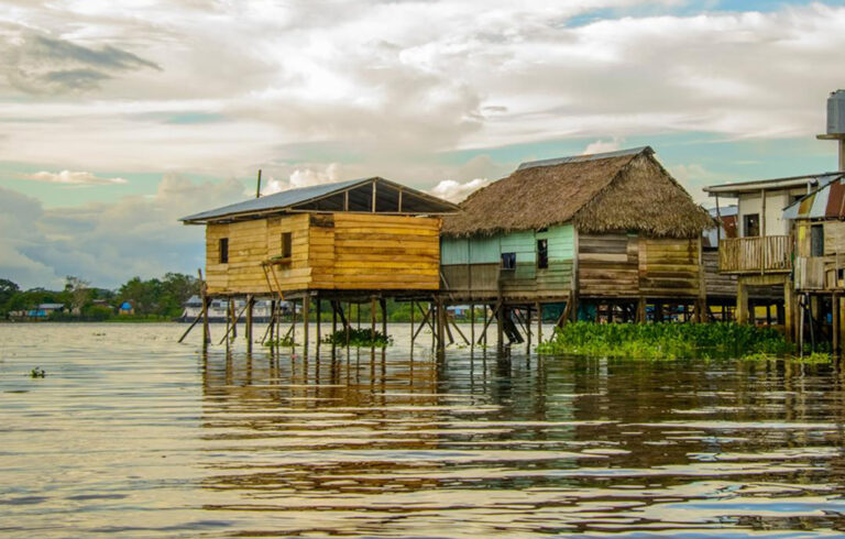 Stelzenhäuser in Iquitos