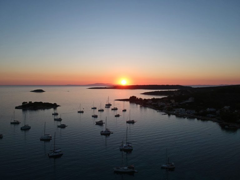 Sonnenuntergang auf dem Meer erleben