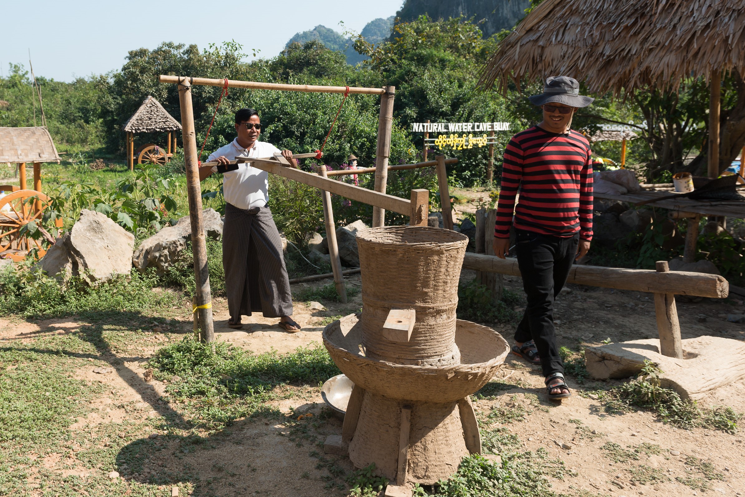 Bei der Arbeit: Reismühle Myanmar