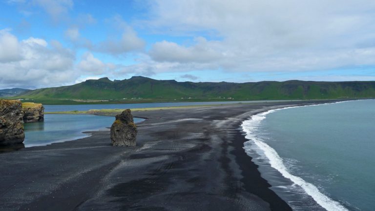 Der schwarze Strand von Reynisfjara