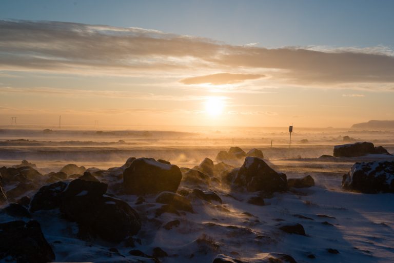 Sonnenuntergang in traumhafter Winterlandschaft