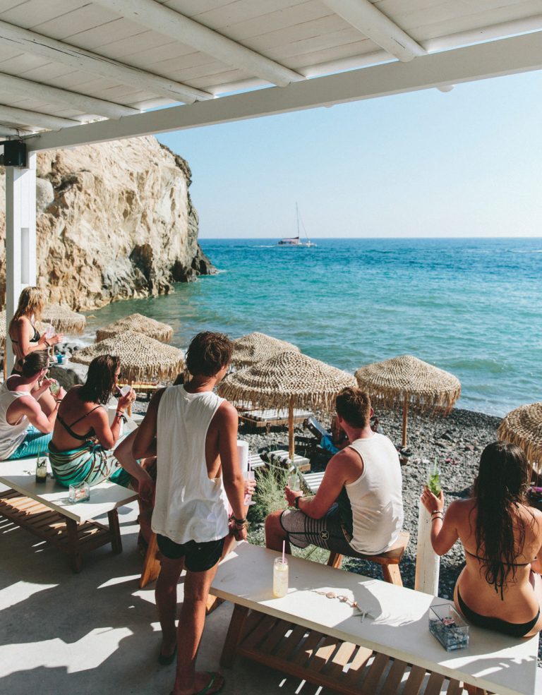 Den Tag in einer Strandbar ausklingen lassen