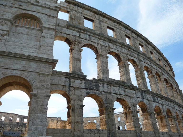 Das Amphitheater von Pula