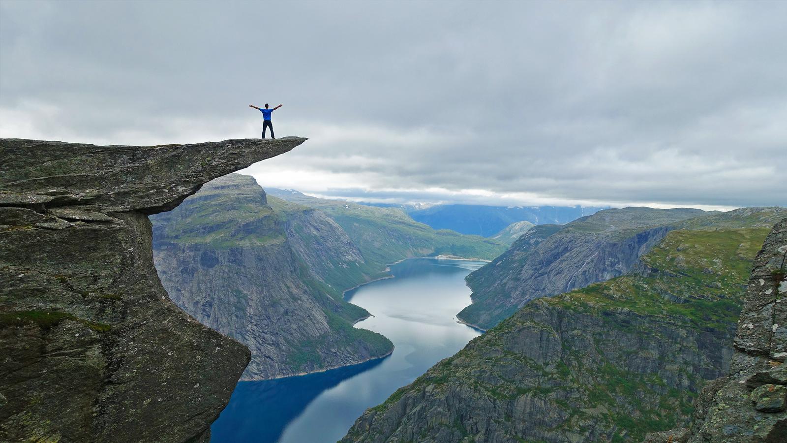 Fjord Trekking in Norwegen | traveljunkies.tours