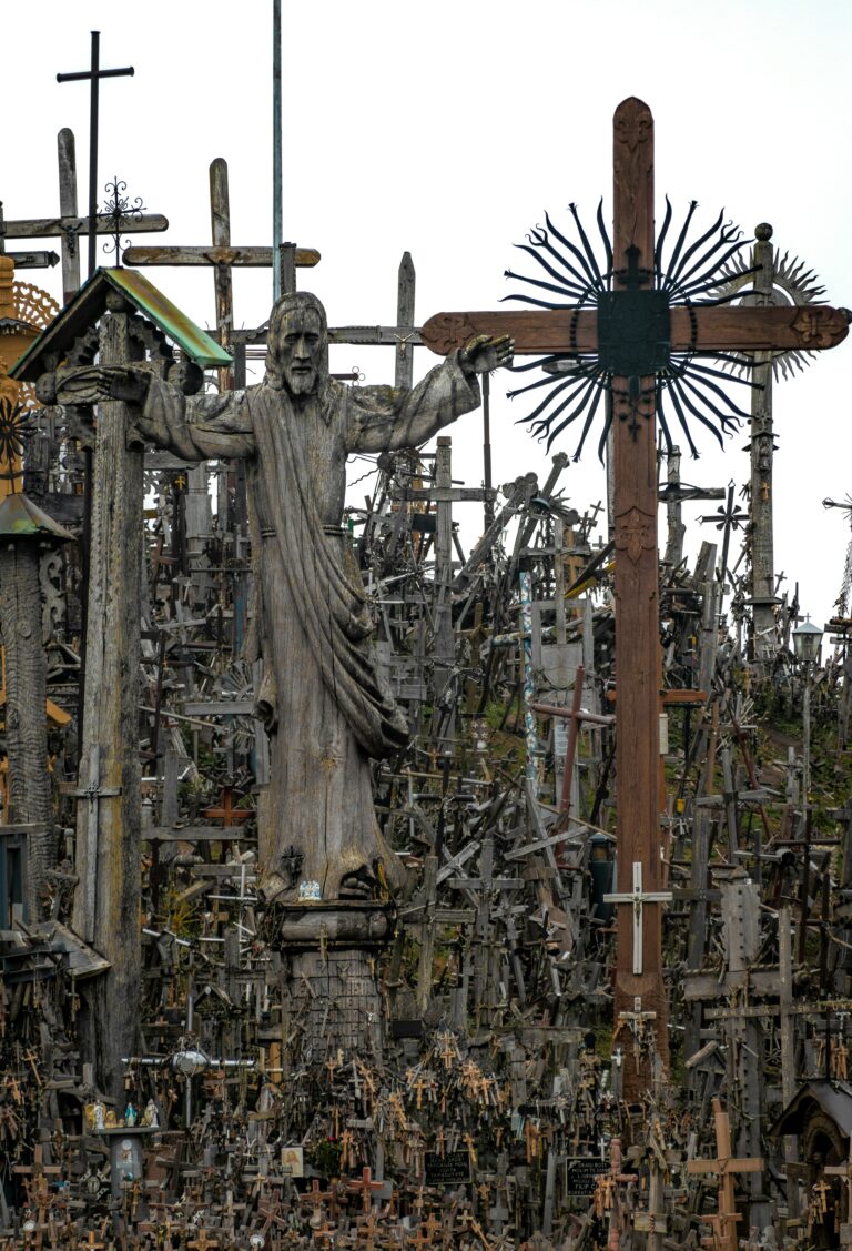 Einzigartige Kulisse am Berg der Kreuze