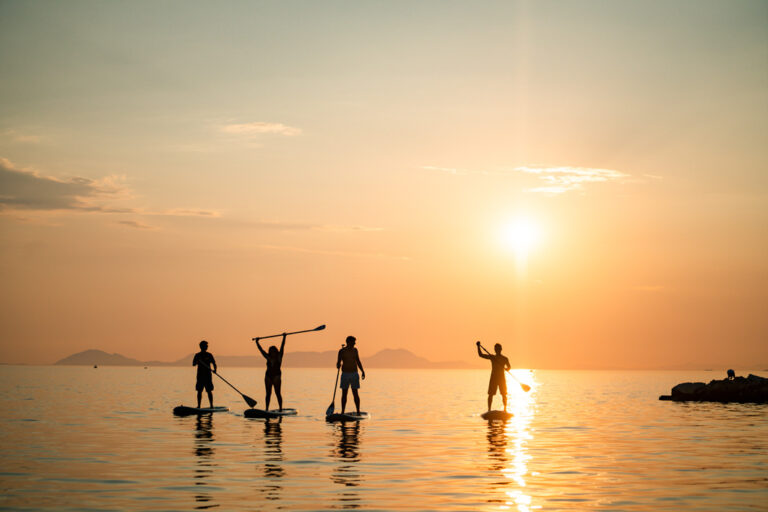 SUP bei Sonnenuntergang