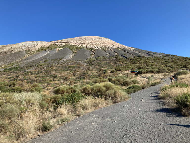 Die Wanderung zum Gran Cratere von Vulcano kann beginnen