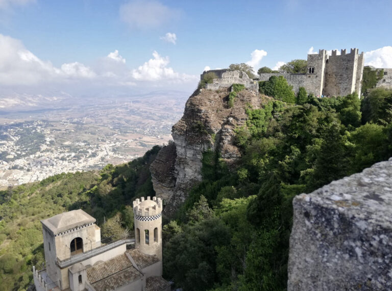 Einen tollen Ausblick bietet das Castello Venere