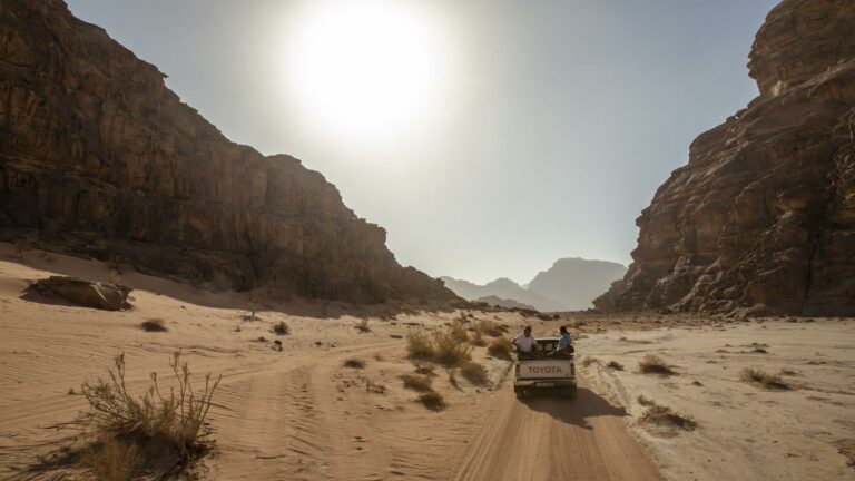 Mit dem 4x4 Jeep einen Ausflug in die Wüste