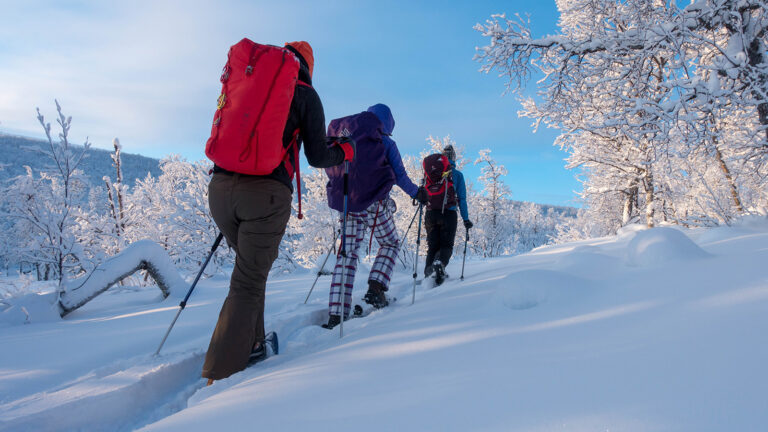 Lofoten Reise: mit den Schneeschuhen die norwegische Inselgruppe entdecken