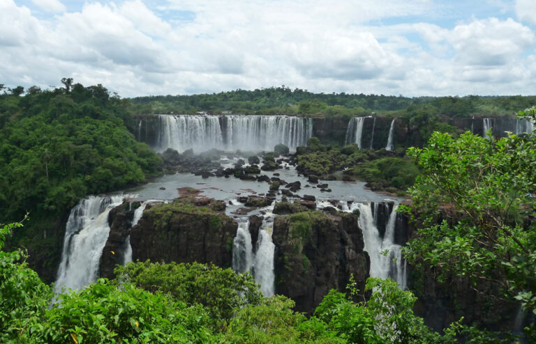 Die gigantischen Iguazú-Wasserfälle