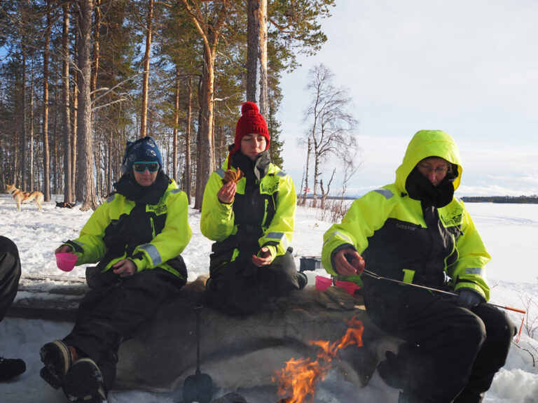 Wärmen am Lagerfeuer