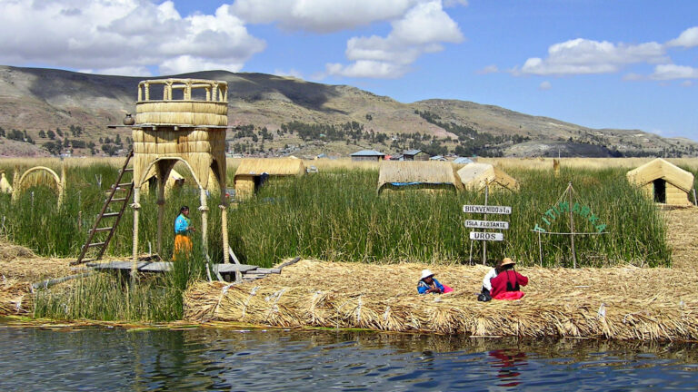 Die schwimmenden Inseln des Titicacasees