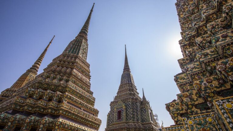 Wunderschöne Stupas