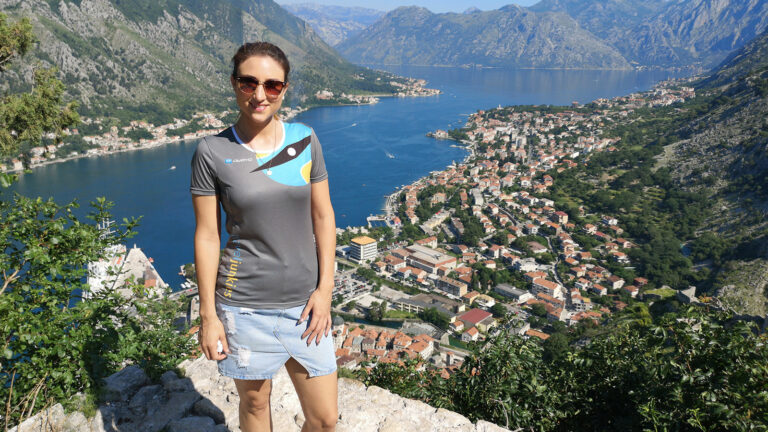 Blick auf die fjordartige Bucht von Kotor
