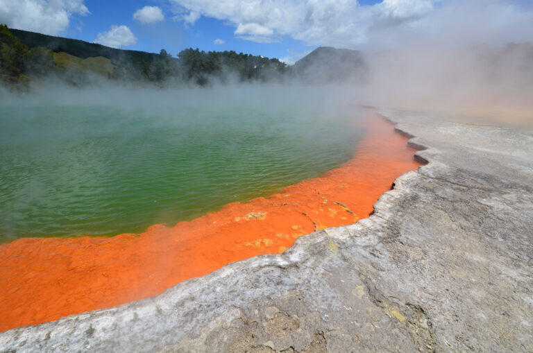 Farbenfroher Champagne Pool