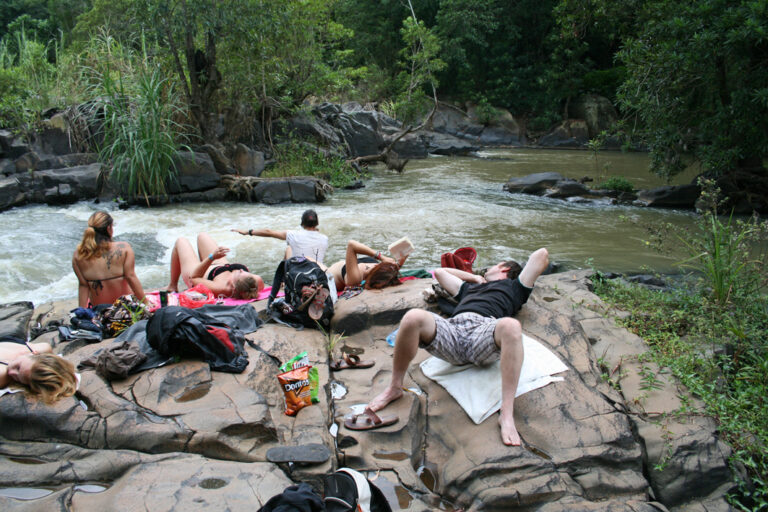 In der Freizeit gemeinsam zum Fluss