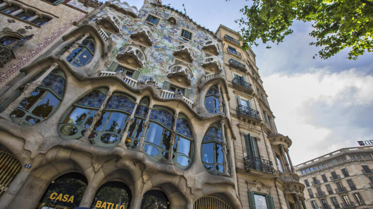 Von Paris nach Barcelona: Städtetrip für junge Leute traveljunkies
