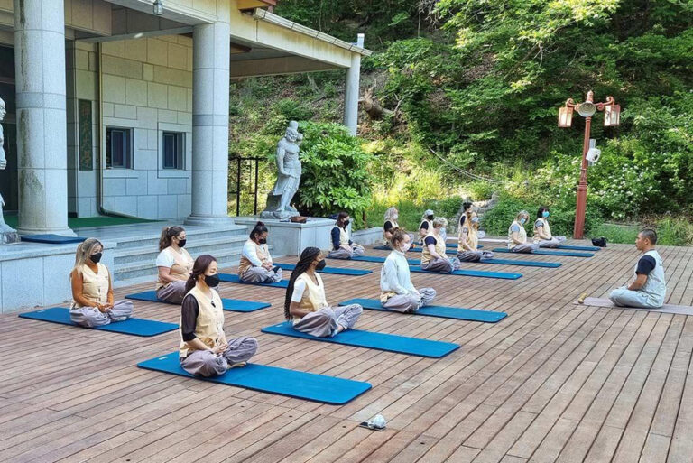 Morgenmeditation im Kloster