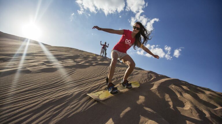 Spaß beim Sandboarding