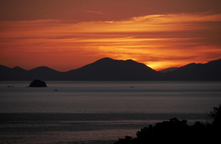 Leuchtende Sonnenuntergänge genießen