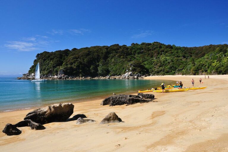 Goldfarbene Strände im Abel Tasman Nationalpark