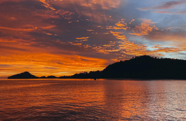 Farbintensiver Sonnenuntergang